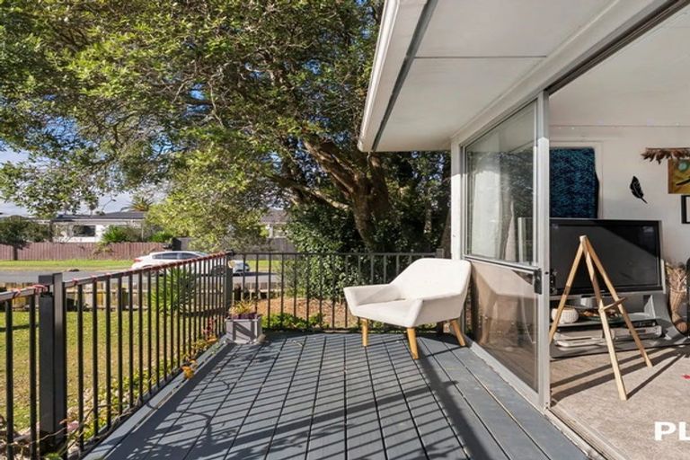 Photo of property in 2 Awakino Place, Manurewa, Auckland, 2102