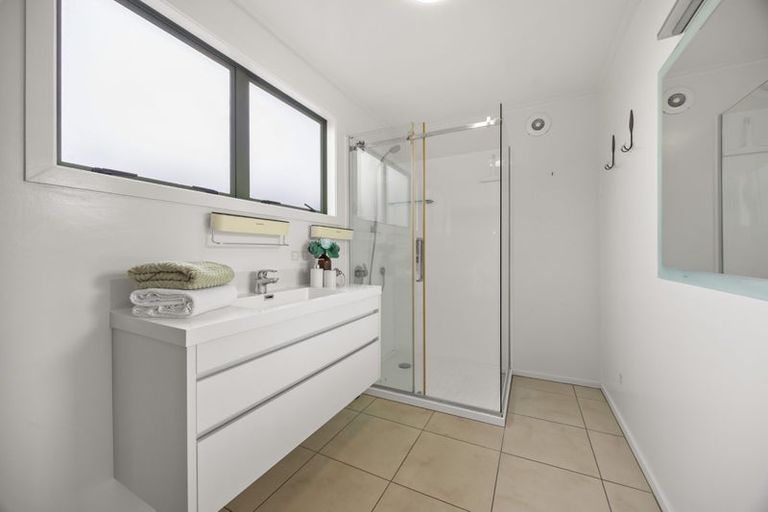 Photo of property in 11 Cheriton Road, Mellons Bay, Auckland, 2014