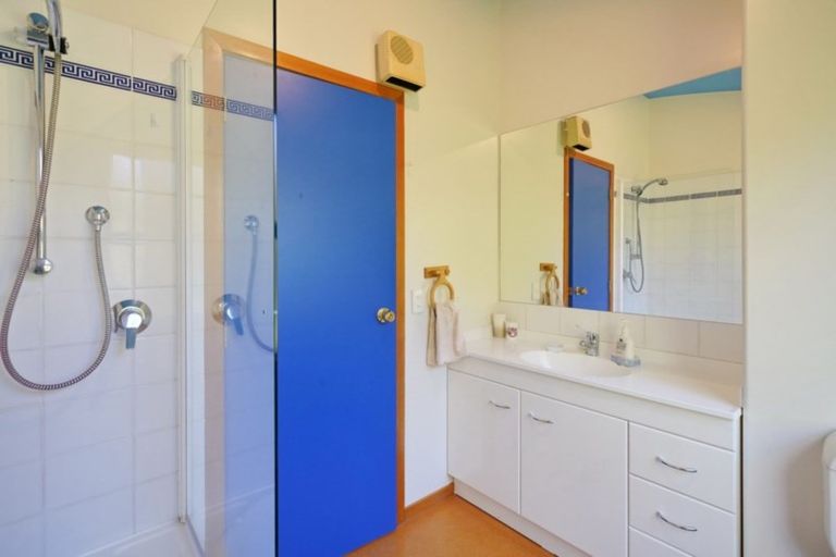 Photo of property in 37 Cornwall Road, Lyttelton, 8082