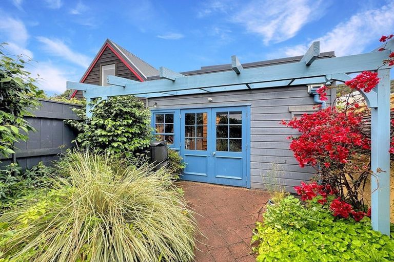 Photo of property in 123 Marine Parade, Eastbourne, Lower Hutt, 5013