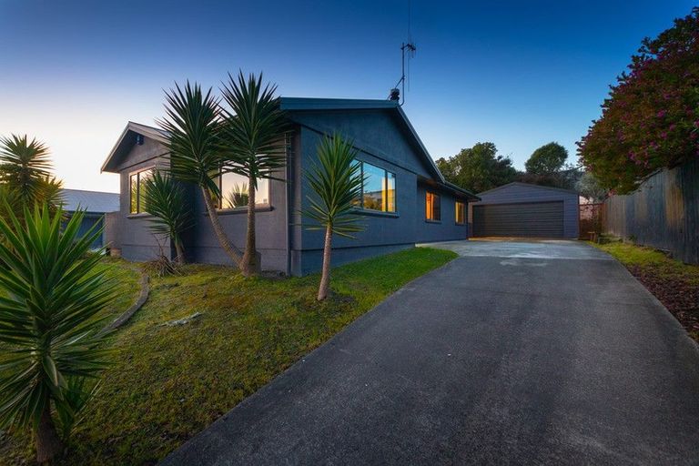 Photo of property in 35 Dahlstrom Grove, Kelvin Grove, Palmerston North, 4414