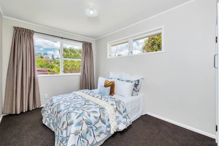 Photo of property in 2/6 Ngatoa Place, Glenfield, Auckland, 0629