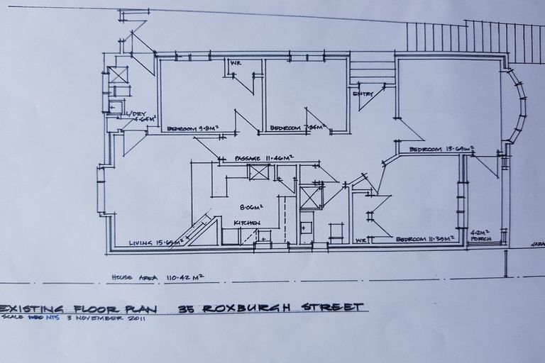 Photo of property in 35 Roxburgh Street, Mount Victoria, Wellington, 6011