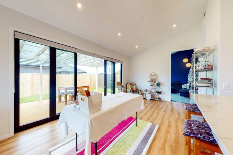 Photo of property in 23 Queen Charlotte Drive, Aotea, Porirua, 5024