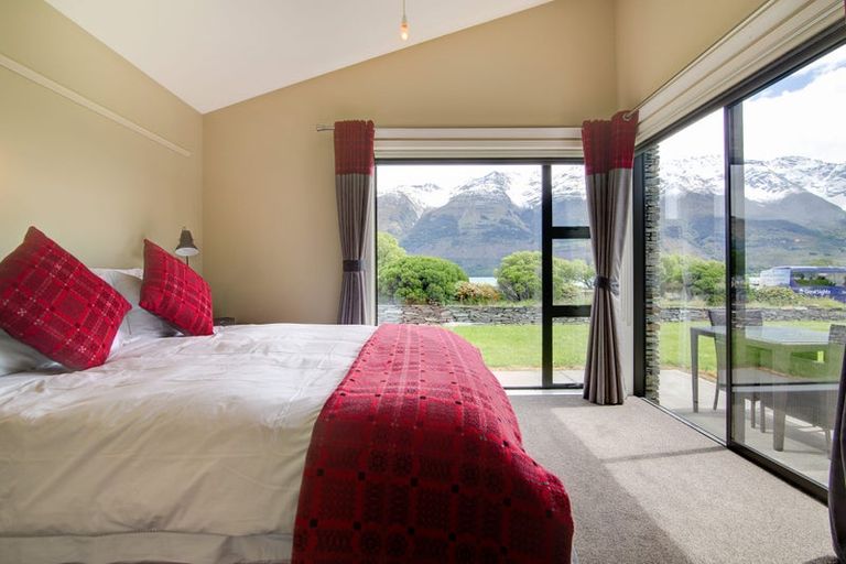 Photo of property in 33 Benmore Place, Glenorchy, 9372