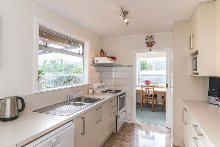 Photo of property in 11 Konini Grove, Raumati Beach, Paraparaumu, 5032