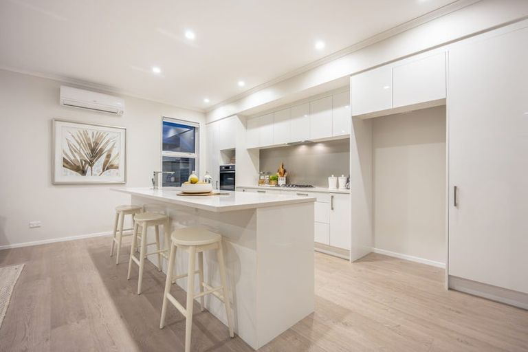 Photo of property in 21 Headland Drive, Long Bay, Auckland, 0630