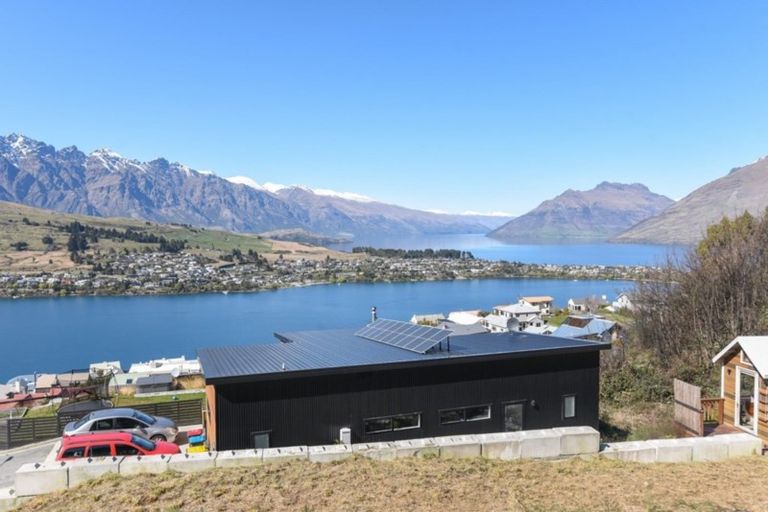 Photo of property in 16 Birch Lane, Queenstown, 9300