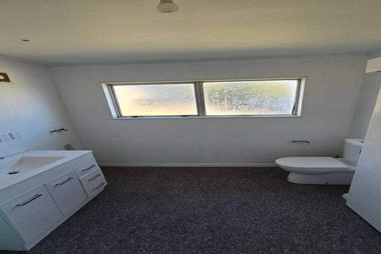 Photo of property in 10 Middlesex Place, Northland, Wellington, 6012