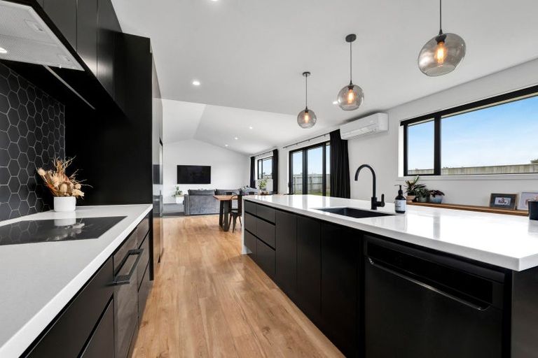 Photo of property in 11 Midsummer Avenue, Stratford, 4332