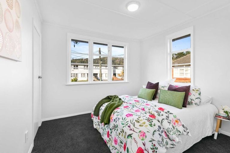 Photo of property in 6 Wainhouse Street, Stokes Valley, Lower Hutt, 5019