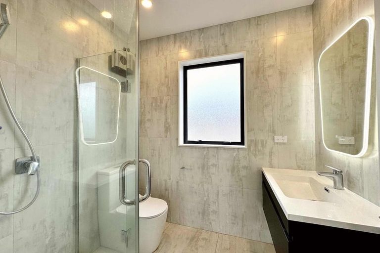 Photo of property in 81 Twin Parks Rise, Papakura, 2110