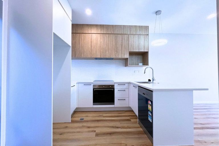 Photo of property in 42 Don Oliver Lane, Glen Eden, 0602