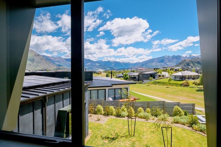Photo of property in 5 Diamond Lane, Wanaka, 9305