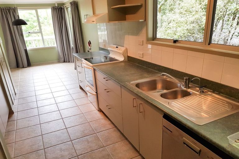 Photo of property in 19 Pohutukawa Avenue, Red Beach, 0932