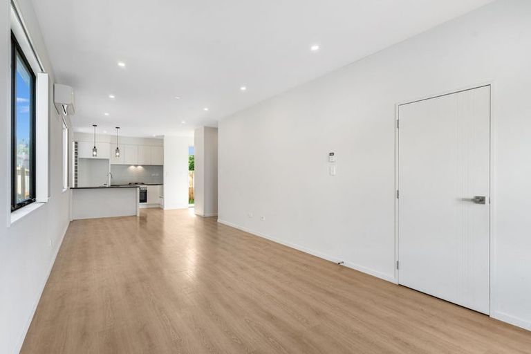 Photo of property in 103c Lynwood Road, New Lynn, Auckland, 0600