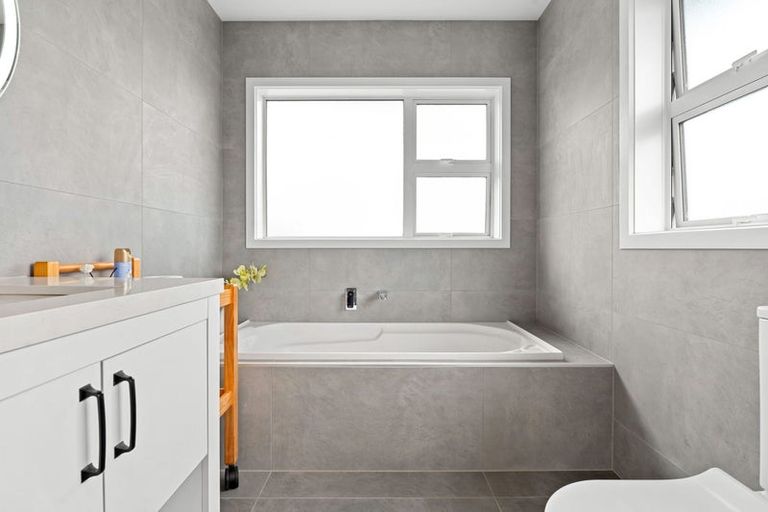 Photo of property in 1/7 Tudor Crescent, Chedworth, Hamilton, 3210