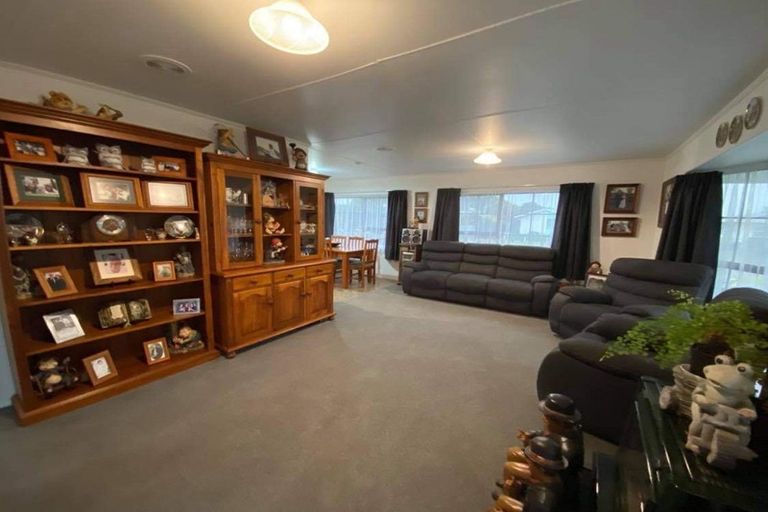 Photo of property in 16 Kamahi Avenue, Hawera, 4610