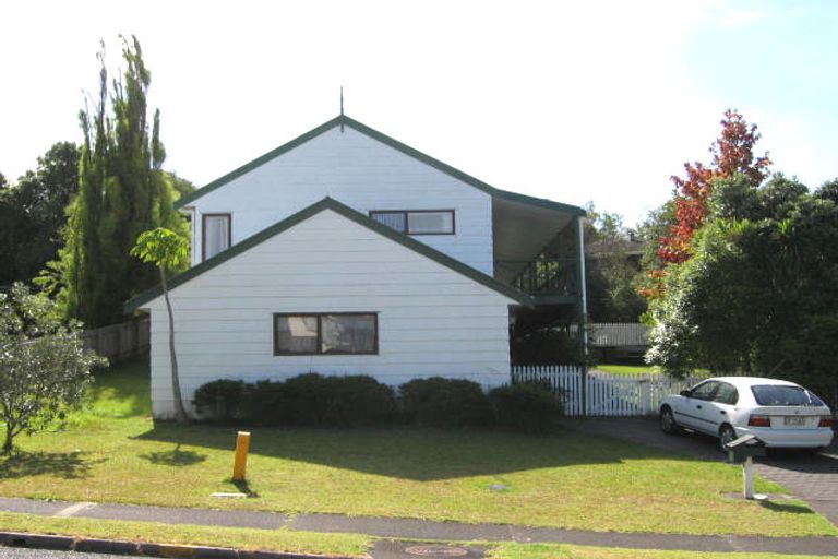 Photo of property in 10 Palliser Lane, Browns Bay, Auckland, 0630