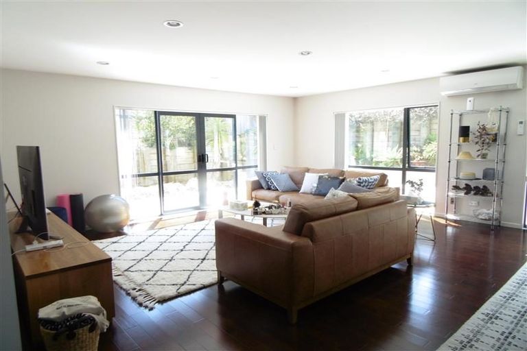 Photo of property in 11 Baker Street, Fairview Heights, Auckland, 0632