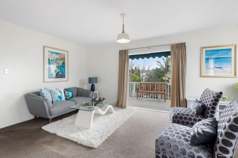 Photo of property in 1/666 East Coast Road, Pinehill, Auckland, 0630