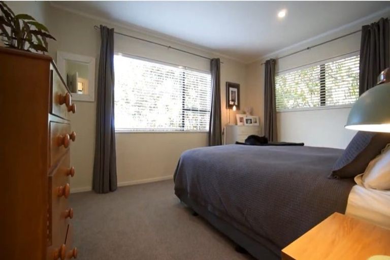 Photo of property in 2/36 Greenvalley Rise, Glenfield, Auckland, 0629