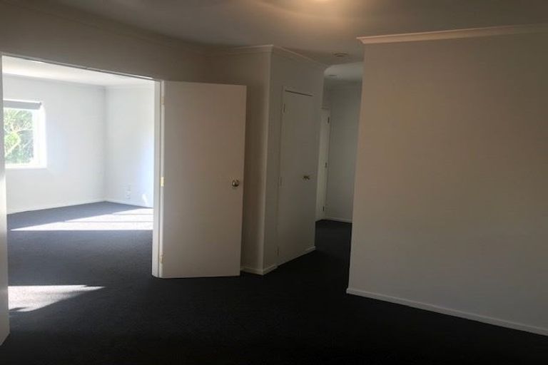 Photo of property in 18 Stolford Crescent, New Lynn, Auckland, 0600