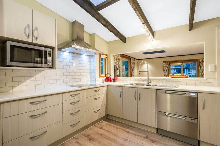 Photo of property in 5 Newnham Court, Tawa, Wellington, 5028