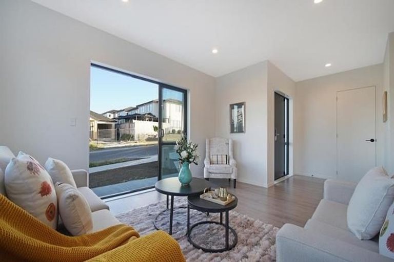 Photo of property in 30 Cloonlyon Drive, Flat Bush, Auckland, 2019