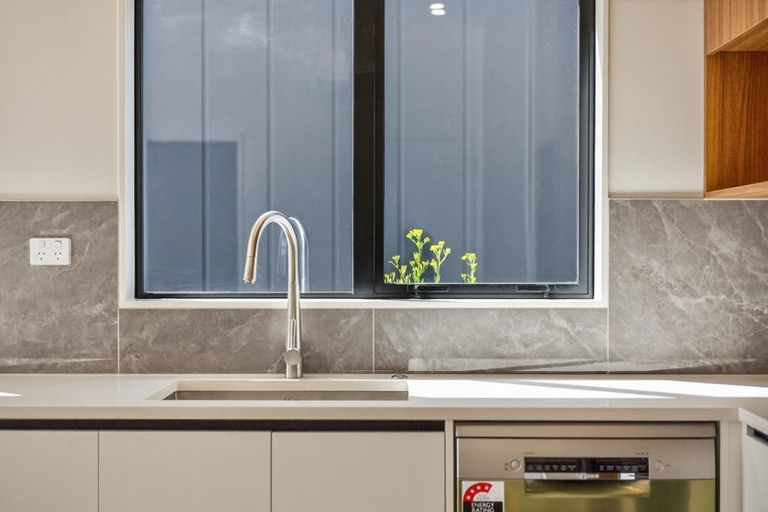 Photo of property in 15 Piringa Road, Pukekohe, 2120