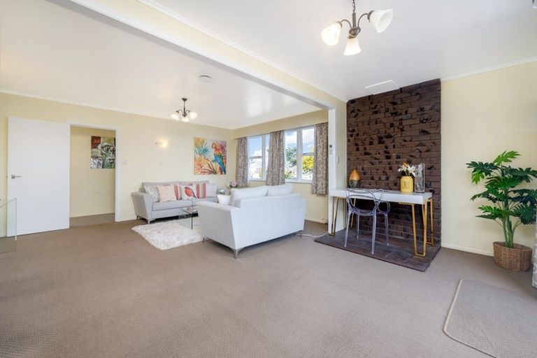 Photo of property in 90 Edgewater Drive, Pakuranga, Auckland, 2010