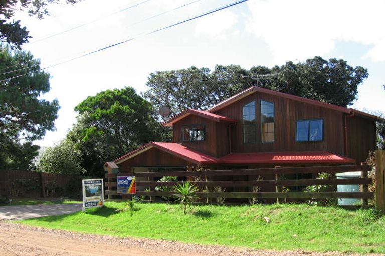 Photo of property in 4 Woollams Road, Onetangi, Waiheke Island, 1081