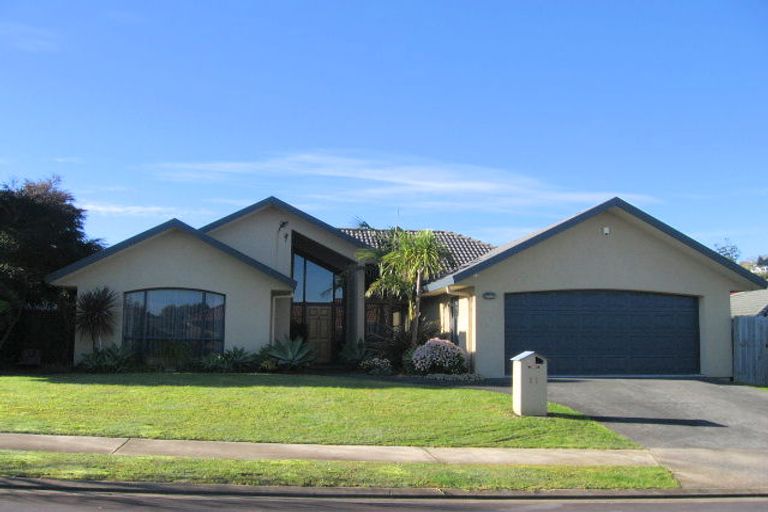 Photo of property in 11 Nephin Place, East Tamaki Heights, Auckland, 2016