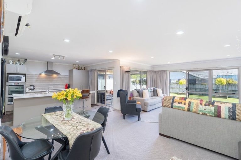Photo of property in 10 Sunstone Crescent, Brown Owl, Upper Hutt, 5018