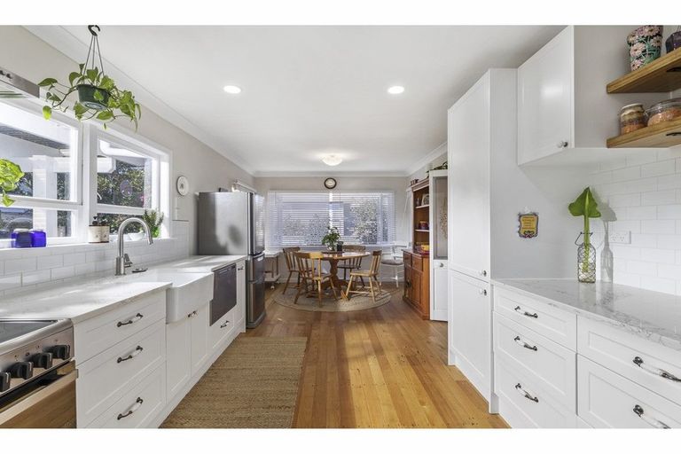 Photo of property in 941 Beach Road, Torbay, Auckland, 0630