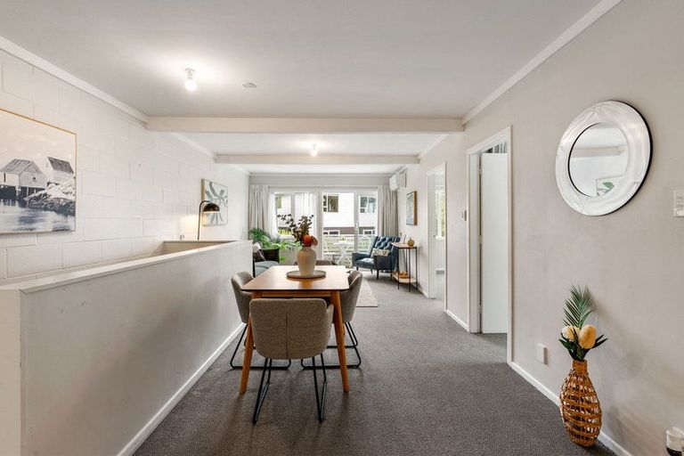 Photo of property in 1/15 Bloomsbury Grove, Newlands, Wellington, 6037