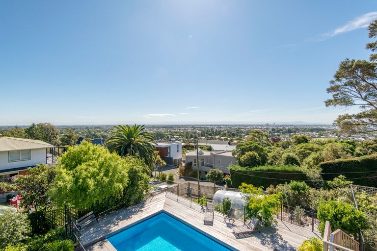 Photo of property in 16 Huntsbury Avenue, Huntsbury, Christchurch, 8022