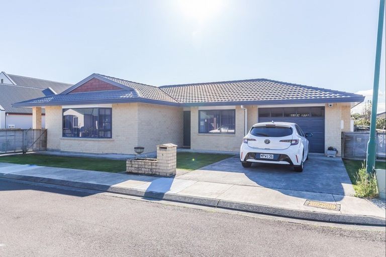 Photo of property in 5 Campbell Grove, Levin, 5510