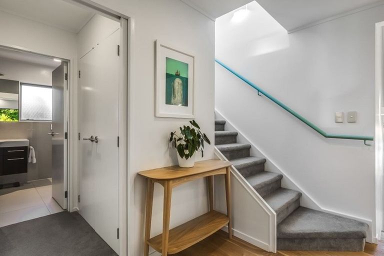 Photo of property in 1/39 Seaton Road, Murrays Bay, Auckland, 0630