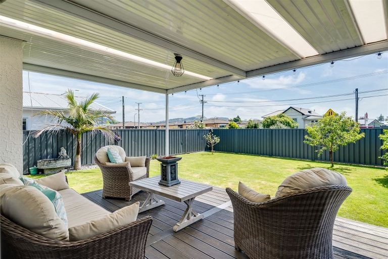 Photo of property in 27 Meeanee Road, Taradale, Napier, 4112