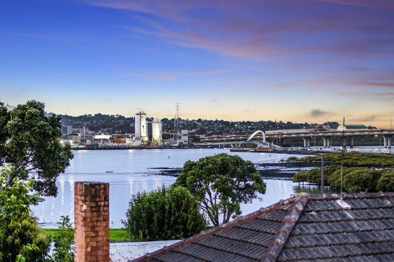 Photo of property in 5c Woodward Avenue, Mangere Bridge, Auckland, 2022