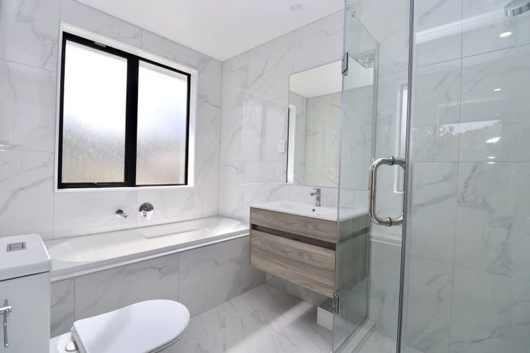 Photo of property in 127c Oreil Avenue, West Harbour, Auckland, 0618