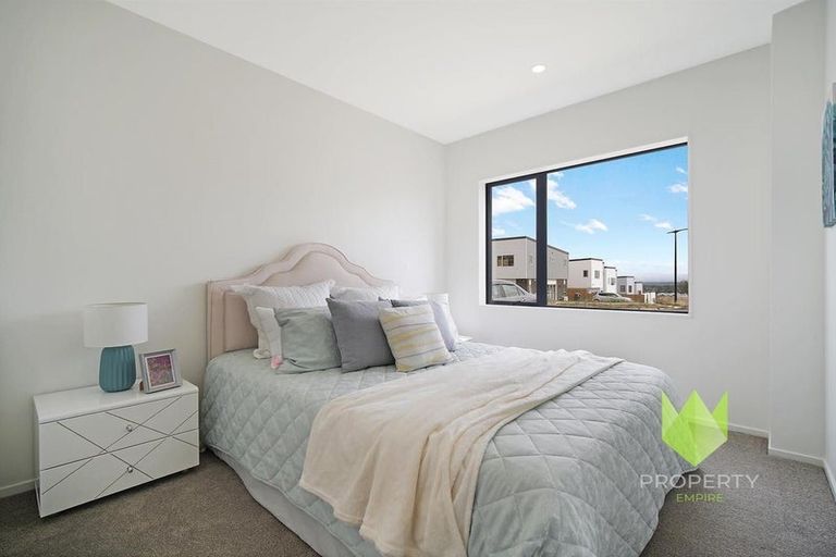 Photo of property in 20b Crestview Rise, Papakura, 2110