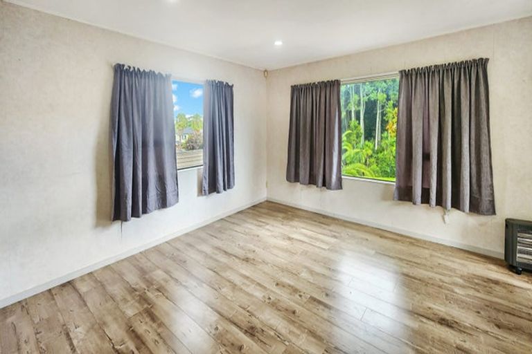 Photo of property in 50 De Havilland Drive, Goodwood Heights, Auckland, 2105
