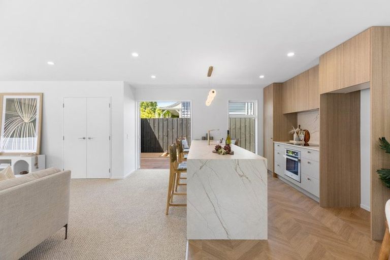 Photo of property in 1/92 Holly Road, St Albans, Christchurch, 8014