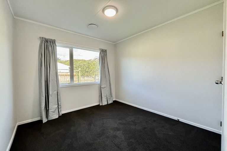 Photo of property in 350 Wellington Road, Wainuiomata, Lower Hutt, 5014