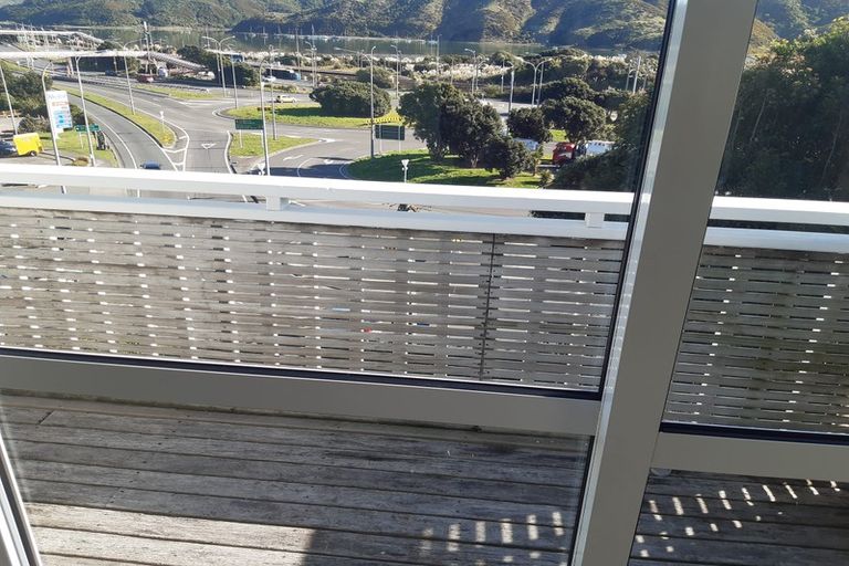 Photo of property in 1/48 Paremata Crescent, Paremata, Porirua, 5024