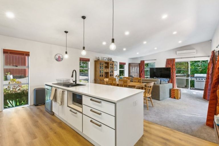 Photo of property in 2/72 Spinella Drive, Bayview, Auckland, 0629