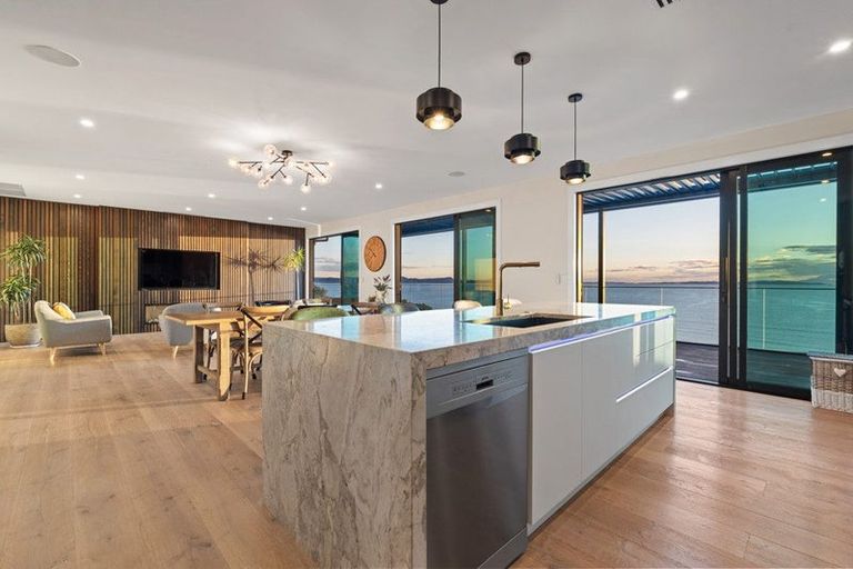 Photo of property in 236 Vipond Road, Stanmore Bay, Whangaparaoa, 0932