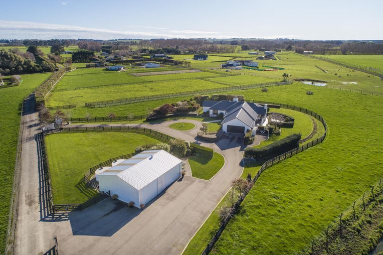 Photo of property in 33 Silkwood Place, Fitzherbert, Palmerston North, 4410